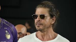  Shahrukh suffers from heatstroke, admitted to hospital, fans worried